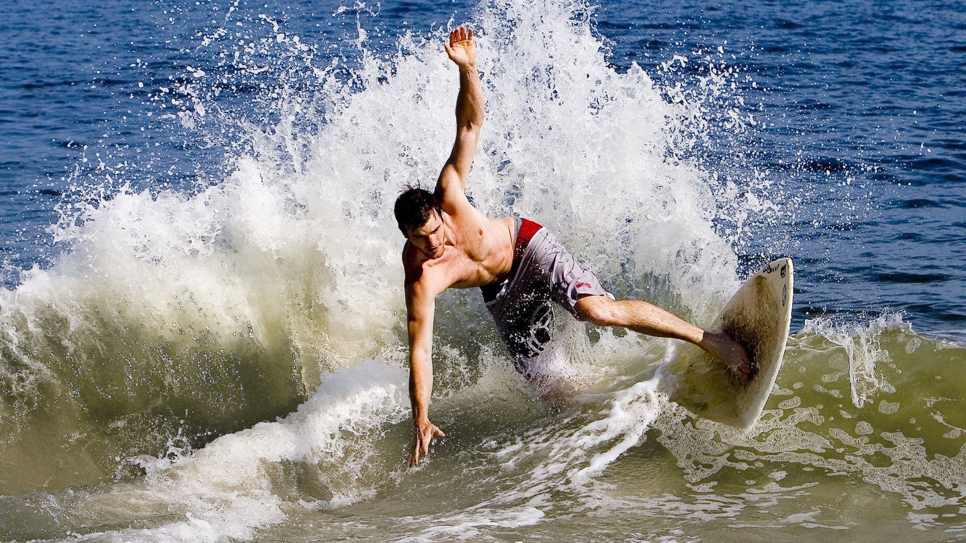 开云·体育官方网站入口-中美蝶泳稳定性对比：谁更能顶住后程压力？，美国蝶泳选手